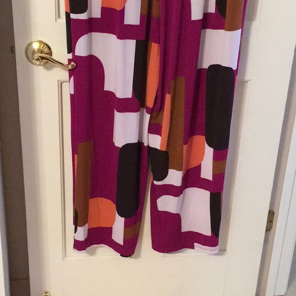 EUC,IMAN,1XP,Jumpsuit,V neck,gathered waist,Princess seams detailing.Geometrical - Picture 8 of 9